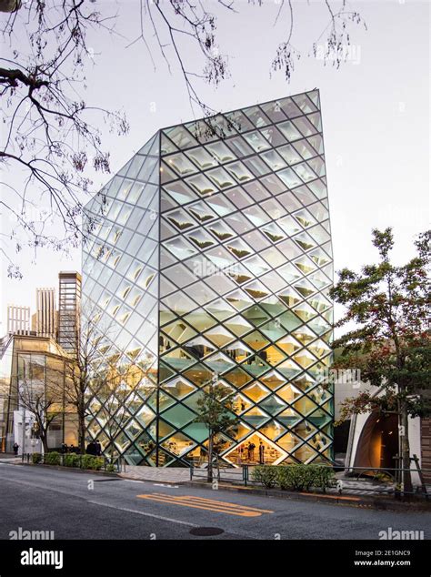 prada arquitectura|Prada building in aoyama.